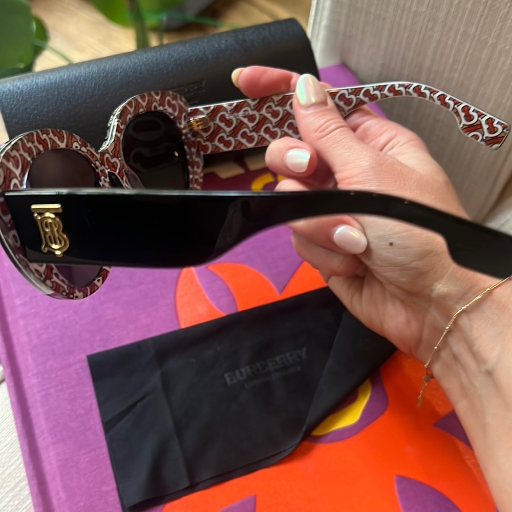 Burberry cat eye sunglasses - round